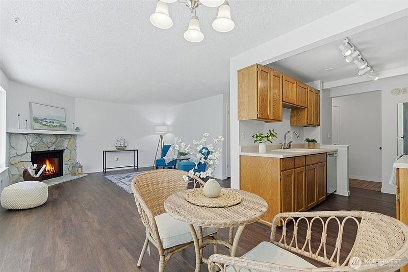 4th image of 26425 Pennsylvania Avenue NE #4