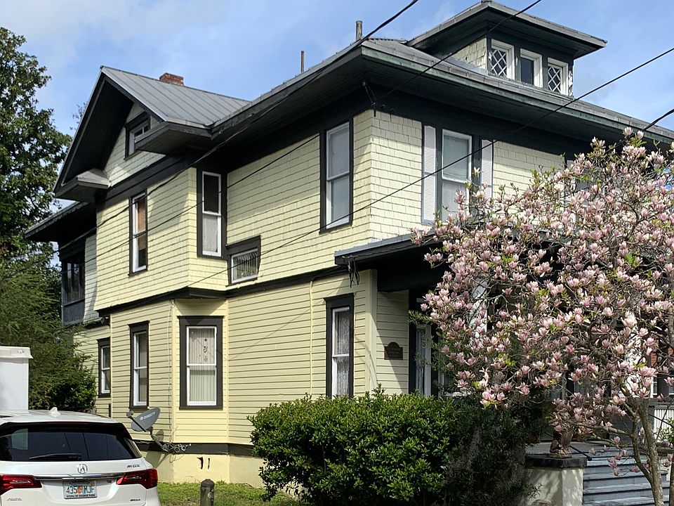 2nd image of 2747 Riverside Ave