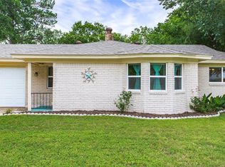 540 E Redbud Dr, Hurst, TX 76053