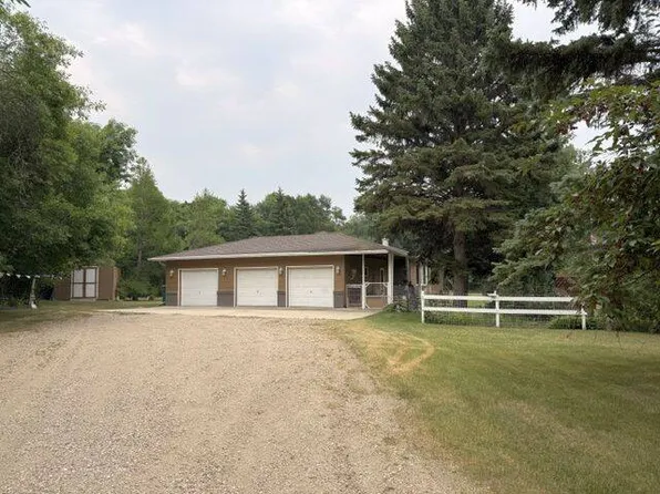 210 Eva St, Devils Lake, ND 58301