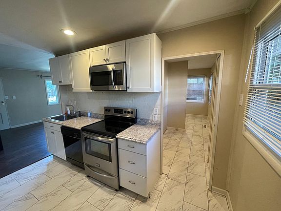 Kitchen/Entryway