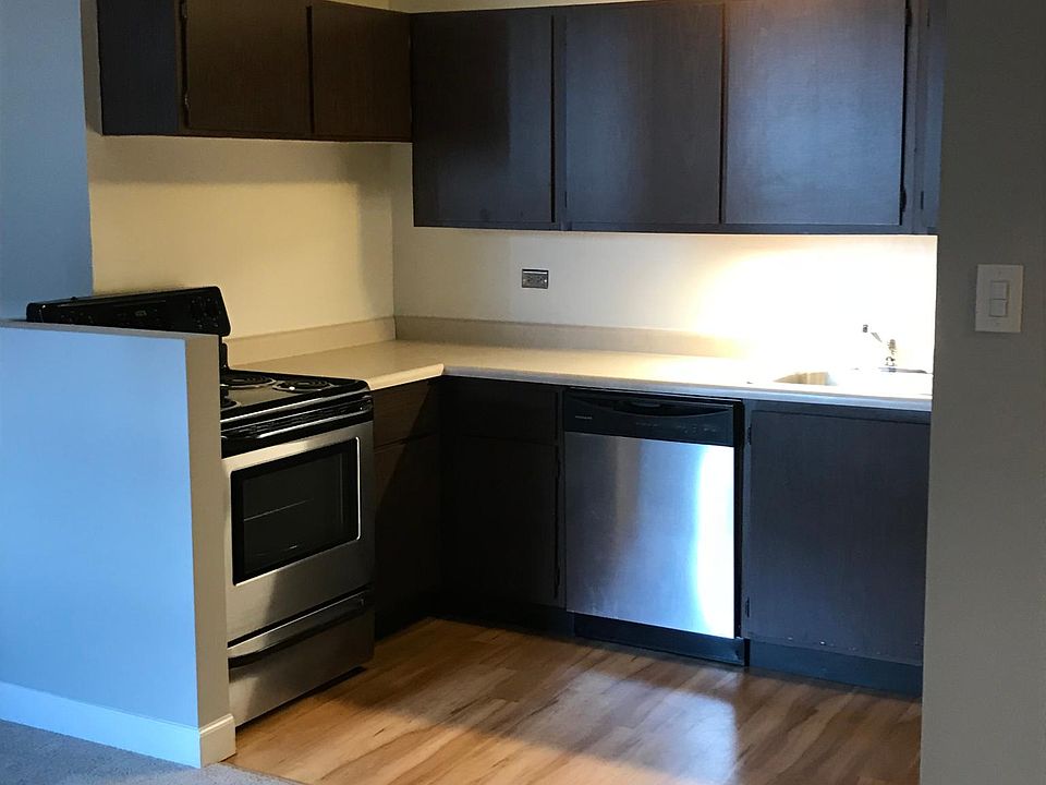 1st image of 2154 N Lincoln Ave