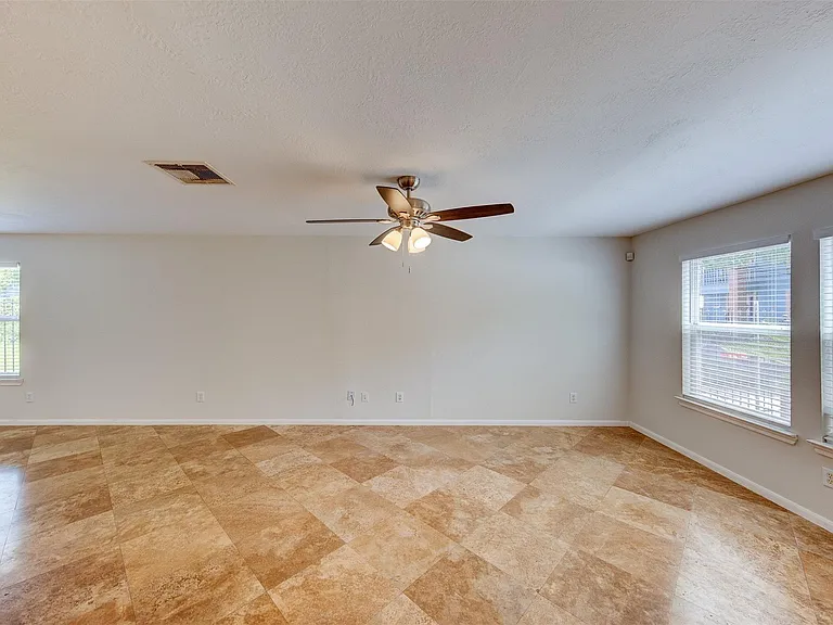 1118 Wilson St — Photo 6