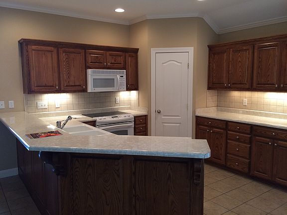 Kitchen long bar - cabinets+