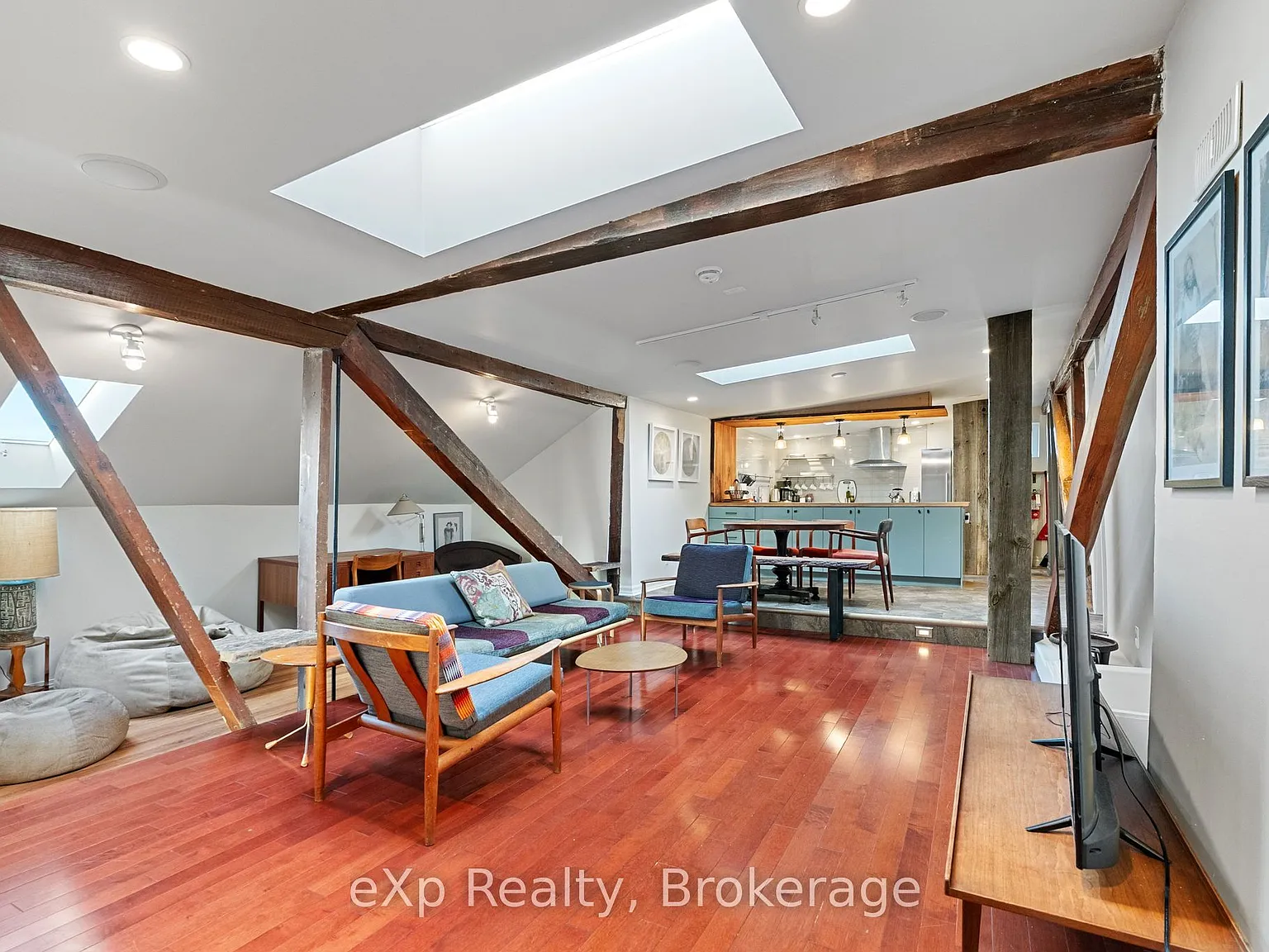 3 bed, $2,800 — Photo 1