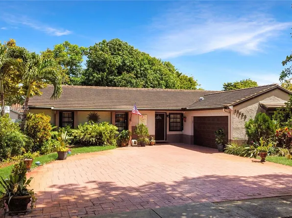 19653 NW 62nd Pl, Hialeah, FL 33015