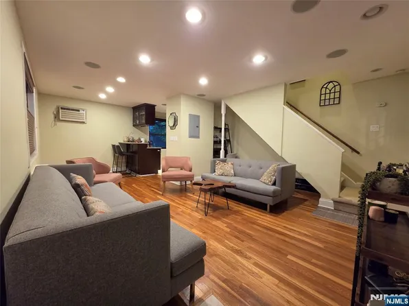 1267 Anderson Ave APT 1, Fort Lee, NJ 07024