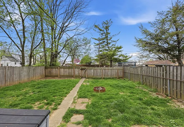 735 E Mithoff St — Photo 15