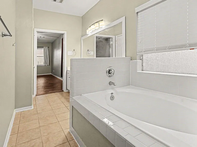 8410 Piping Rock St — Photo 15