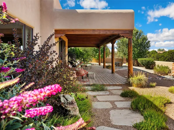 13 Sundance Cir, Santa Fe, NM 87506