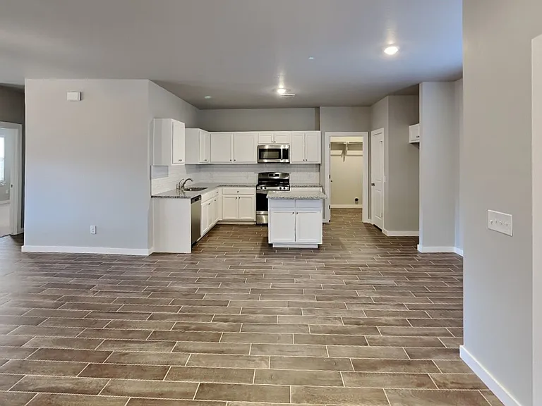12432 Armstrong Dr — Photo 6