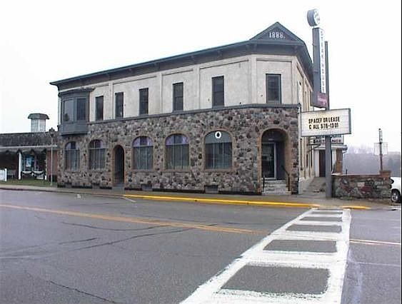 1st image of 740 Water St