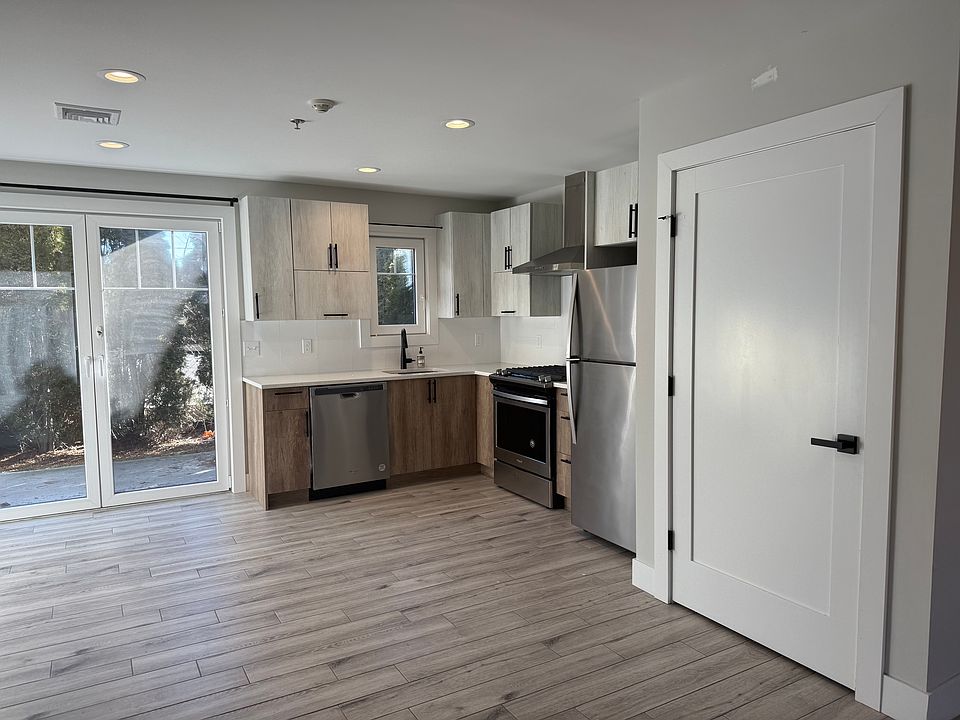 1st image of 170 W Montauk Hwy #24