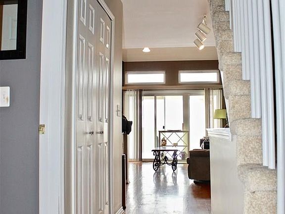 3rd image of 35062 Windsor Dr