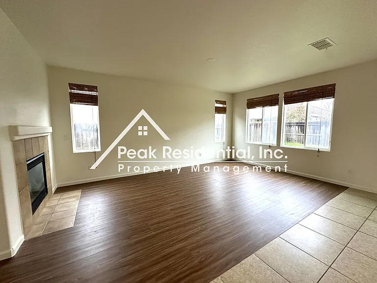 1811 Waterfall Dr — Photo 8