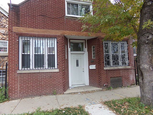1st image of 3002 S Central Park Ave