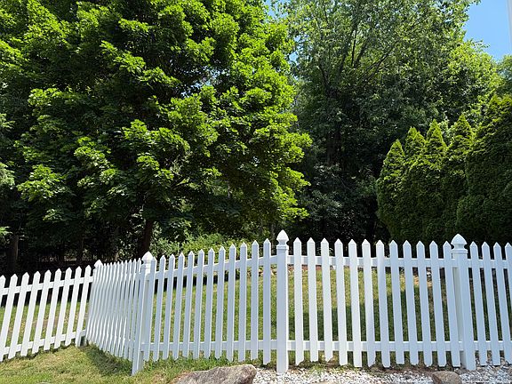 4th image of 159 Airmount Rd