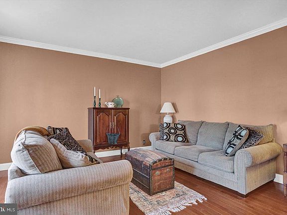 3rd image of 381 Firethorn Ln