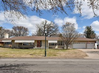 4120 Shoreline Dr, Robbinsdale, MN 55422