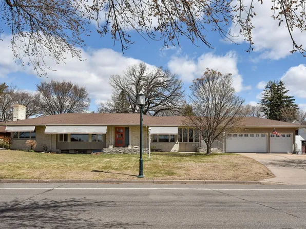 4120 Shoreline Dr, Robbinsdale, MN 55422