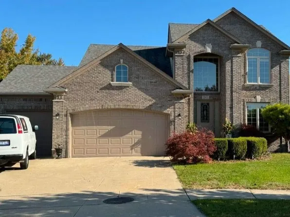 22031 Goldenwillow Dr, Macomb, MI 48044
