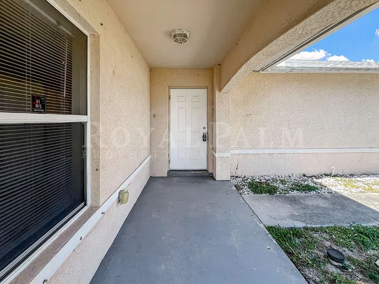 2130 NE 8th Pl — Photo 7