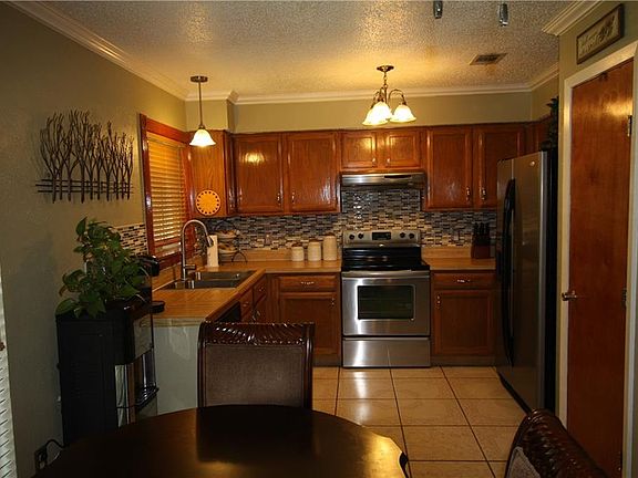 2nd image of 2710 Geneva Dr
