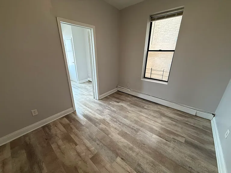 5708 Hudson Ave #10E — Photo 4