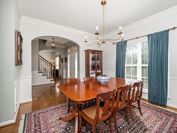 3rd image of 208 Silverleaf Dr