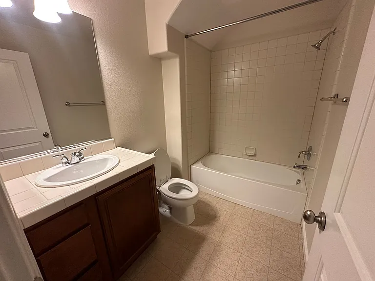 1690 Springhill Dr — Photo 9