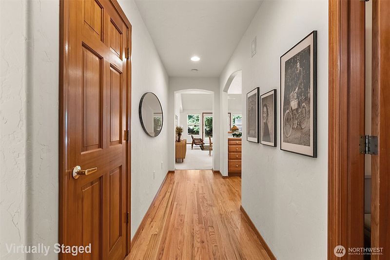 4th image of 6608 Riviera Court SE