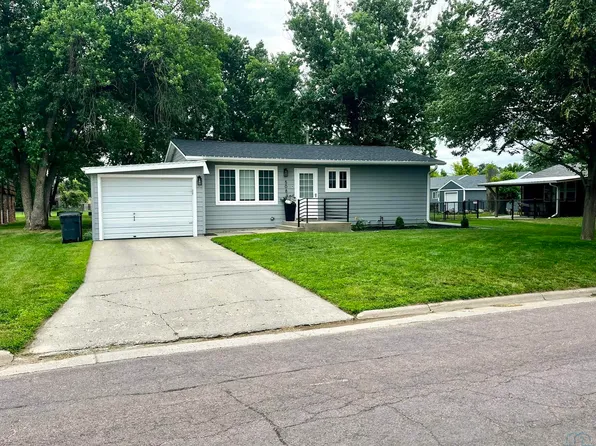 508 S Court St, Elk Point, SD 57025