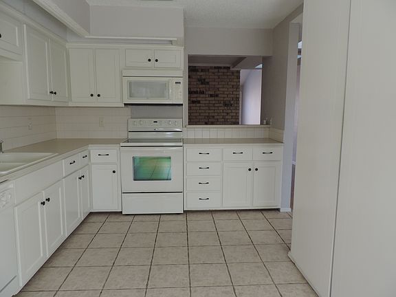 4th image of 2810 Mill Valley Dr