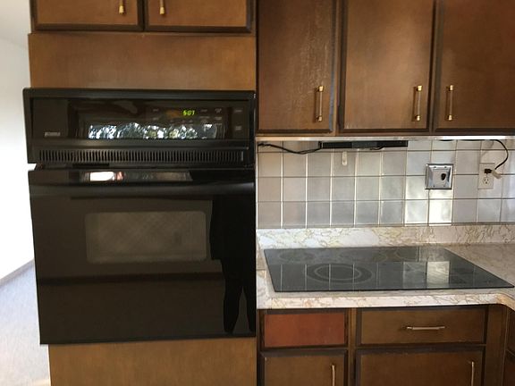 Kitchen east wall - oven and cook top