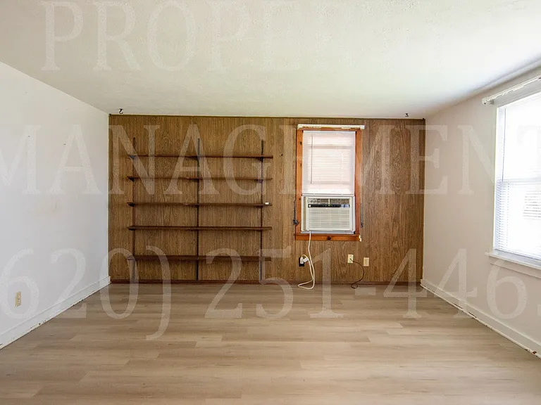 118 W Jackson St — Photo 10
