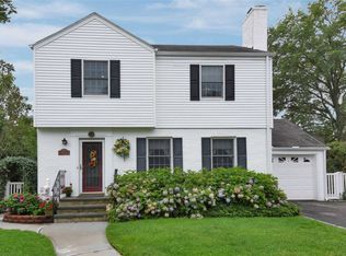 118 Pine St, Garden City, NY 11530