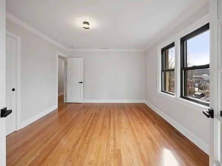 504 Ashford Ave #2W — Photo 8