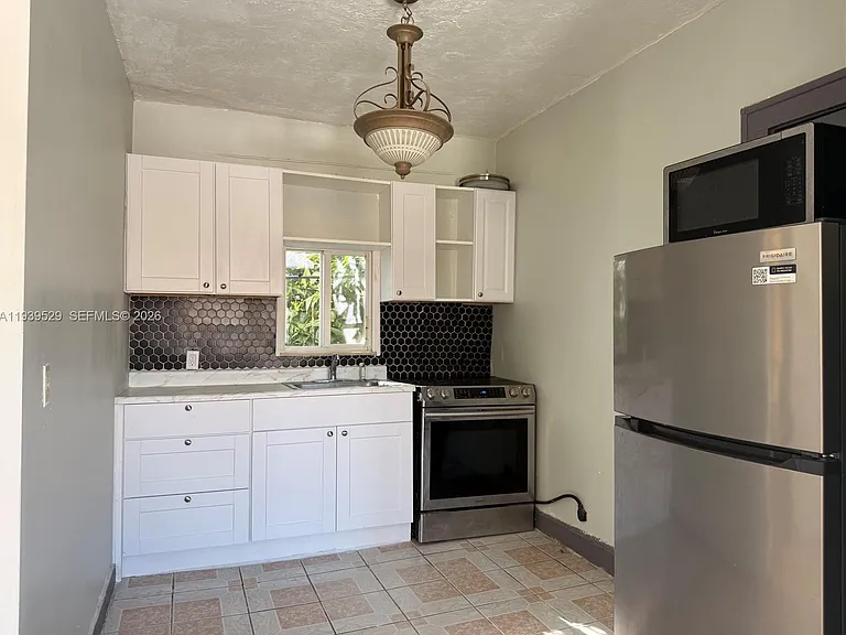 22 NE 51st St #2 — Photo 8