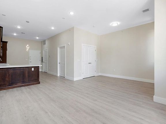 4th image of 527 Union Ave #1J