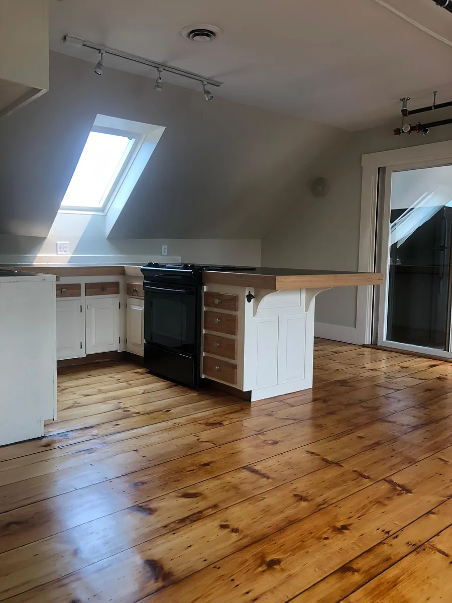 Open concept kitchen/dining - 8 Atkinson St #301