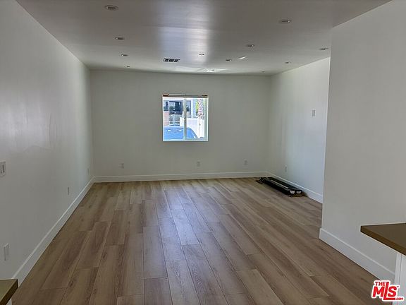 3rd image of 11016 Olinda St