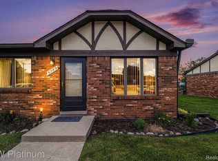 5289 E Eleven Mile Rd, Warren, MI 48092