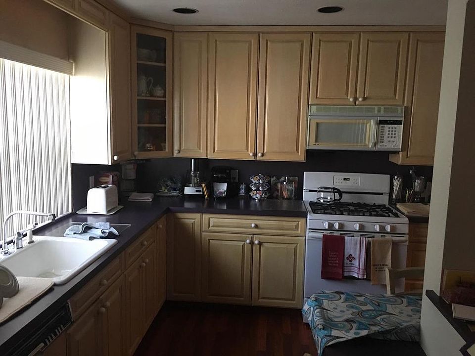 2nd image of 2759 E 65th St