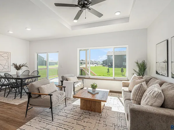 5609 S Spirea Ave, Sioux Falls, SD 57108