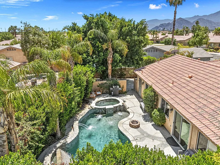 45460 Coldbrook Ln — Photo 2