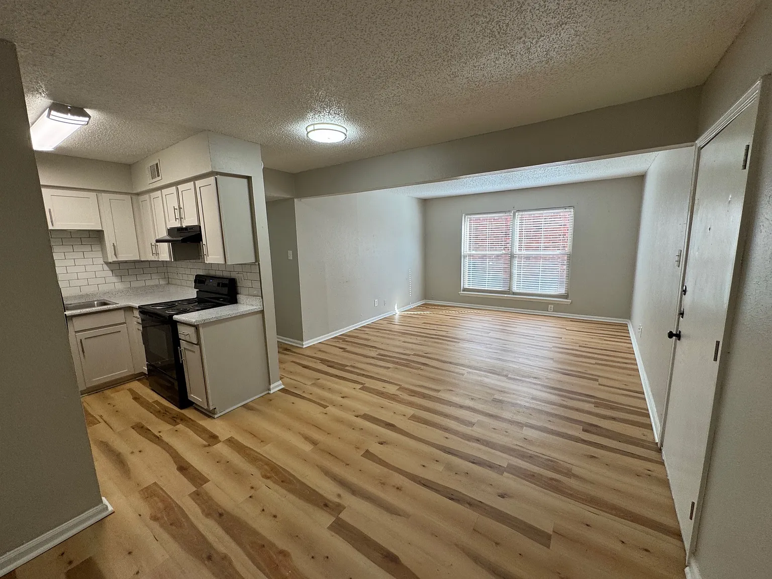 Walnut Manor Apartments — Photo 2