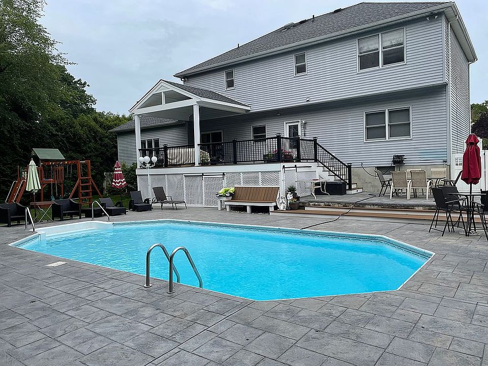 2nd image of 8 Burr Ave