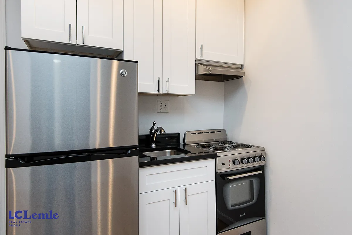 Building Photo - 206 E 25th St #2RE