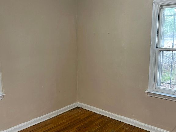 5th image of 19203 Bentler Ave