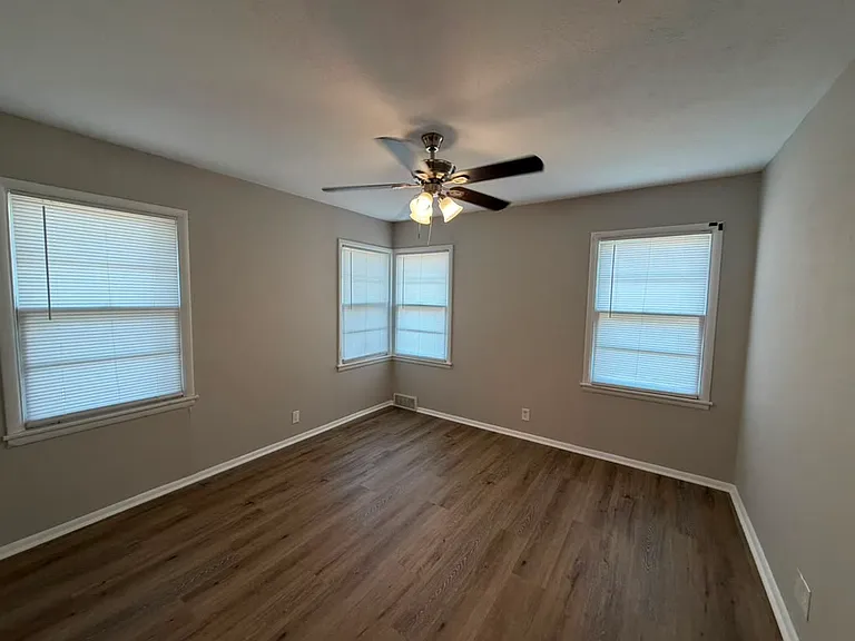 6413 Lambeth Ln — Photo 11